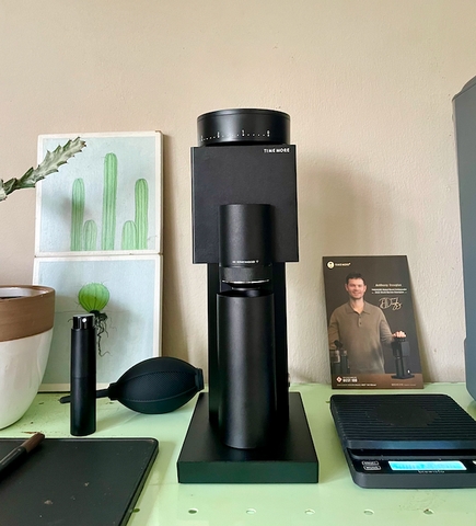 Review: Timemore Bricks 01S Electric Coffee Grinder - <p>

It was such a comfort to have World Barista Champion 2022, Anthony Douglas, watching over us as we experimented with the Bricks 01S.

Our third and final review in this series of compact, entry-...</p>