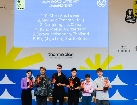 World Coffee Champions Announced: Latte Art, Cevze/Ibrik, Roasters and Coffee in Good Spirits! - <p>Three eventful days of world competitions have wrapped in Copenhagen at the World Latte Art (WLAC), World Coffee in Good Spirits (WCIGS), Cezve/Ibrik (CIC) and World Coffee Roasting Champions (WCRC) ,...</p>